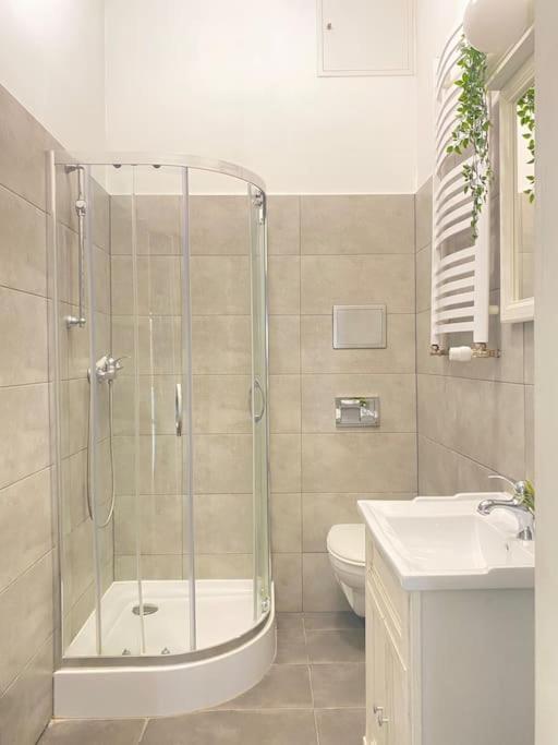 Large 89m2 Apartment, 3 Bedrooms And 2 Bathrooms * Krakow