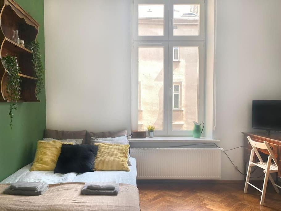 Large 89m2 Apartment, 3 Bedrooms And 2 Bathrooms Krakow