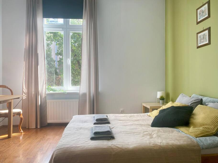 Large 89m2 Apartment, 3 Bedrooms And 2 Bathrooms Apartament *