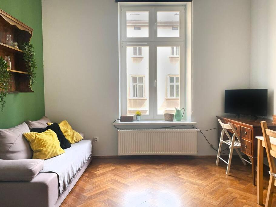 Large 89m2 Apartment, 3 Bedrooms And 2 Bathrooms Kraków