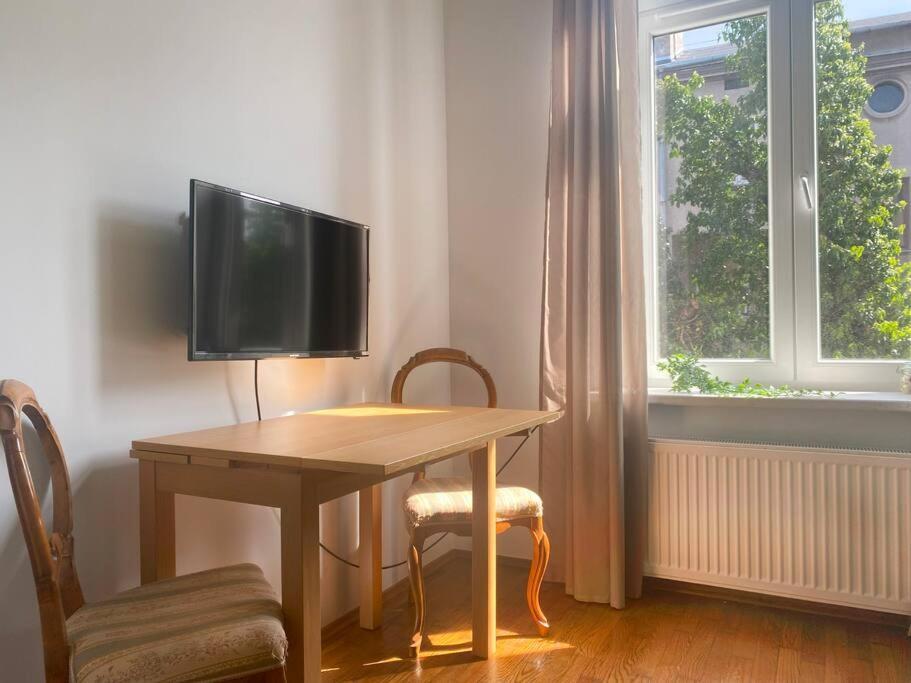 Large 89m2 Apartment, 3 Bedrooms And 2 Bathrooms Apartament *