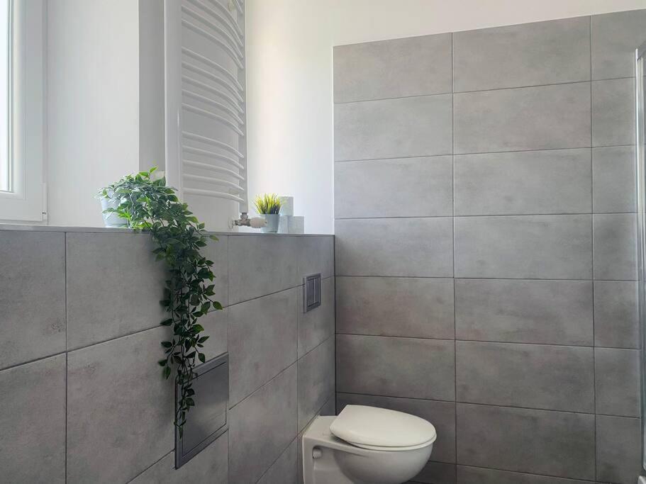 Large 89m2 Apartment, 3 Bedrooms And 2 Bathrooms Apartament