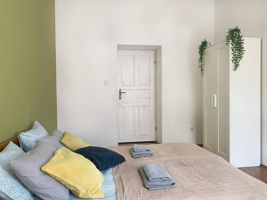 Apartament Large 89m2 Apartment, 3 Bedrooms And 2 Bathrooms