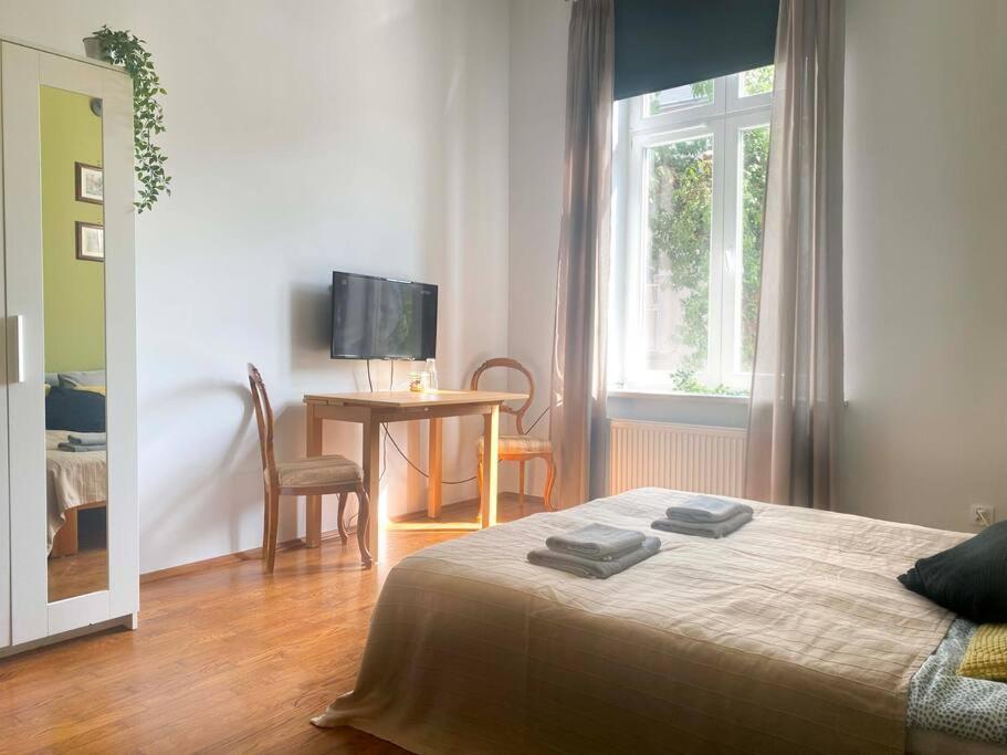 Large 89m2 Apartment, 3 Bedrooms And 2 Bathrooms Apartament Kraków