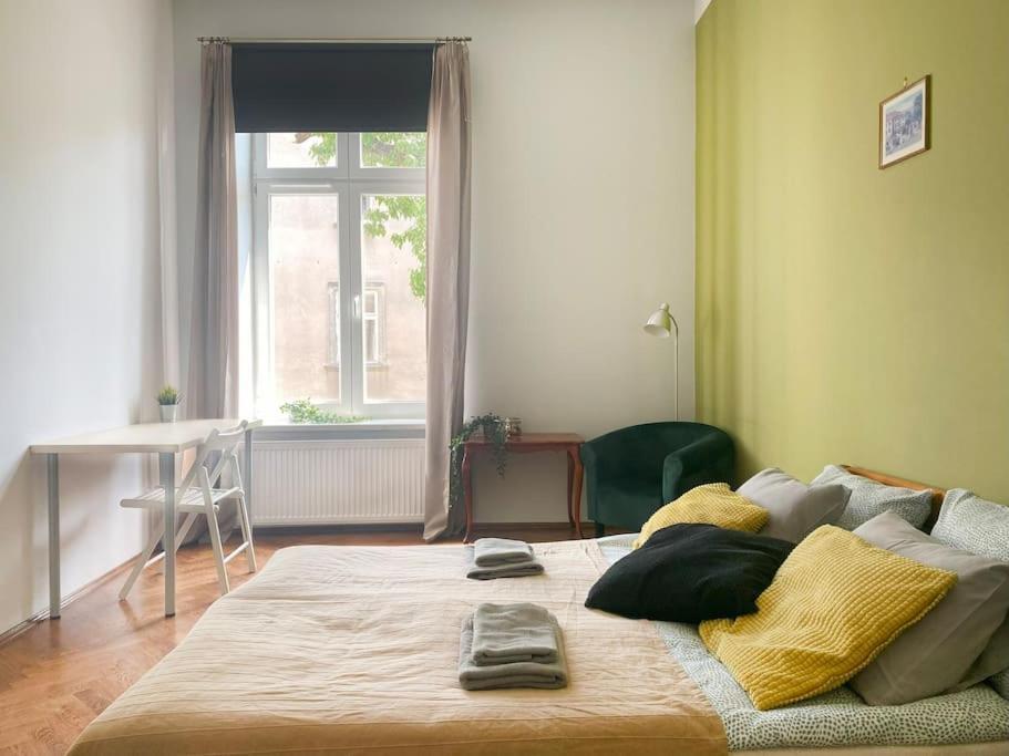 Large 89m2 Apartment, 3 Bedrooms And 2 Bathrooms Kraków