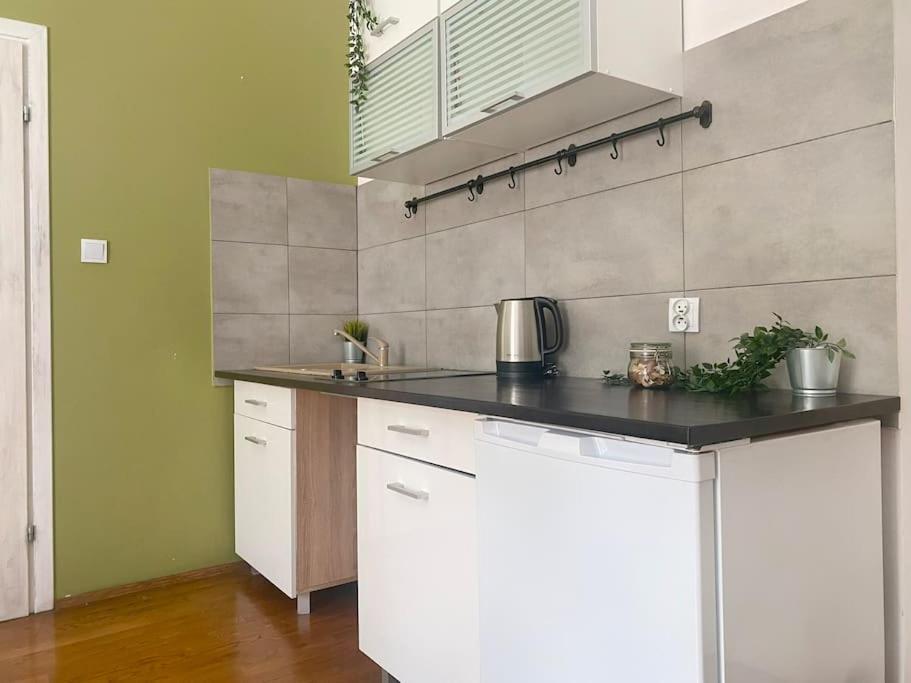 Large 89m2 Apartment, 3 Bedrooms And 2 Bathrooms Apartament